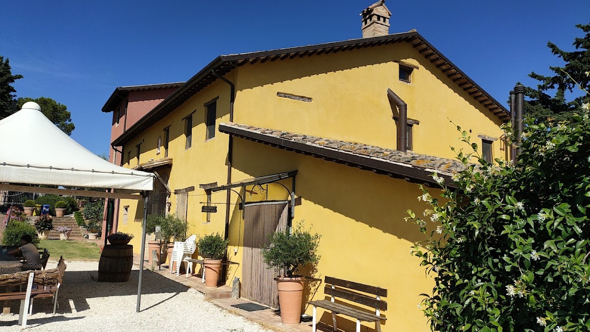 Agriturismo Nonno Girò di Gattari Giampietro — Alloggio a Macerata, Macerata
