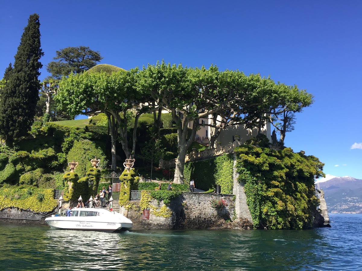 YOLO! BOOK YOUR MOMENT powered by Varenna Holidays Experiences — Alloggio a Varenna, Lecco