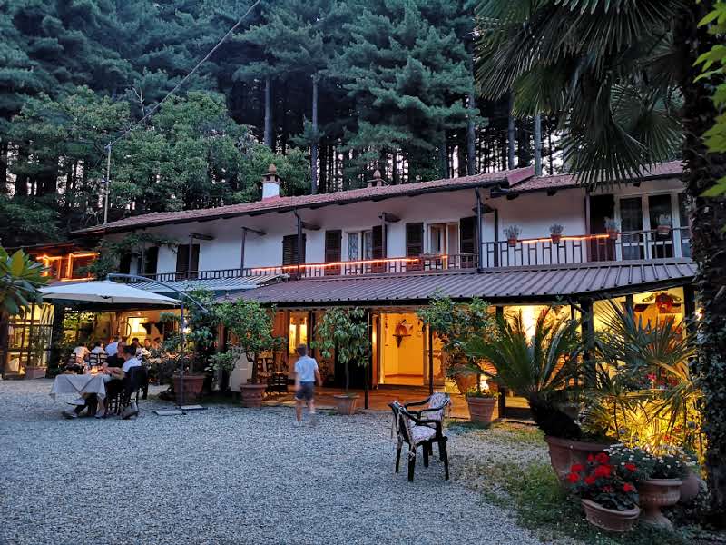 Agriturismo "Le Camelie" — Alloggio a Saluzzo, Cuneo
