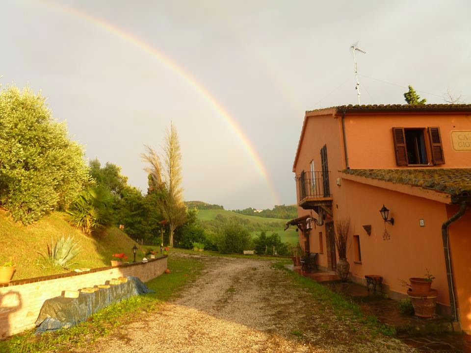 B&B Ca' Giovanni Country Resort - economico con piscina e parcheggio, con vista incantevole. Animali ammessi. — Alloggio a Urbino, Pesaro e Urbino