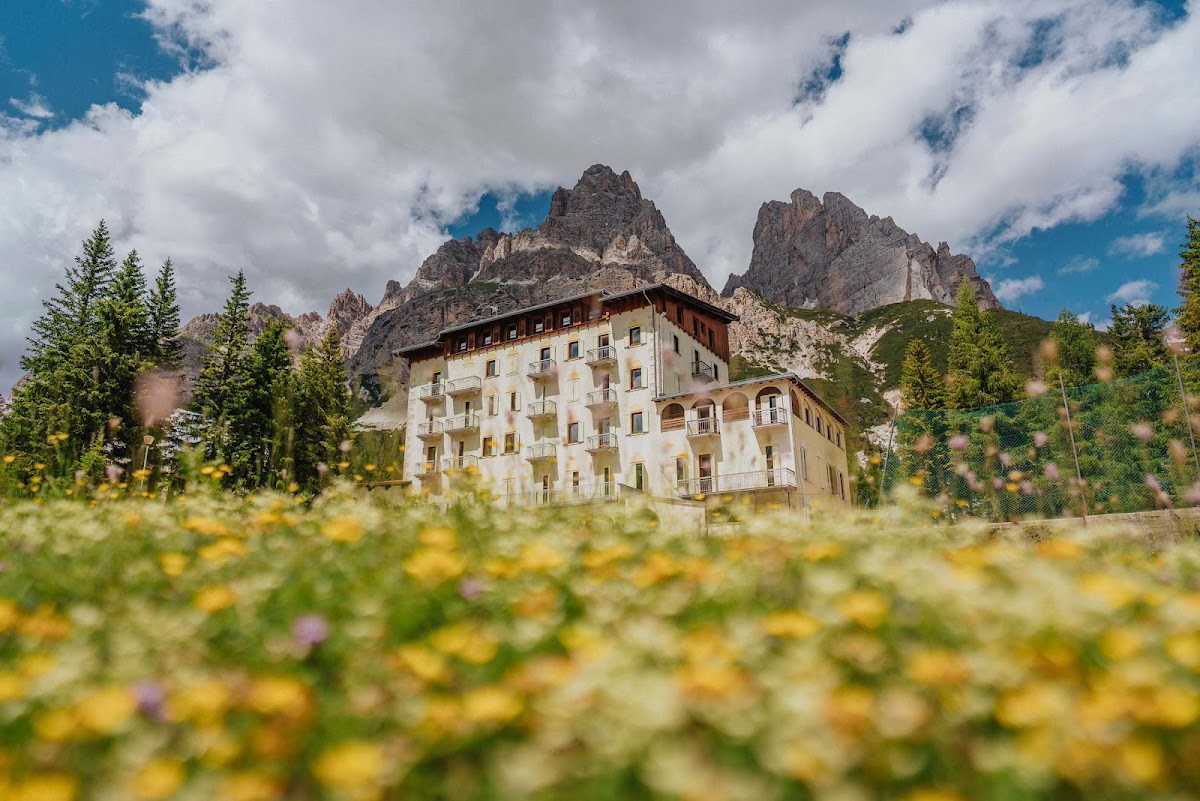 B&B HOTEL Passo Tre Croci Cortina — Alloggio a Cortina d Ampezzo, Belluno