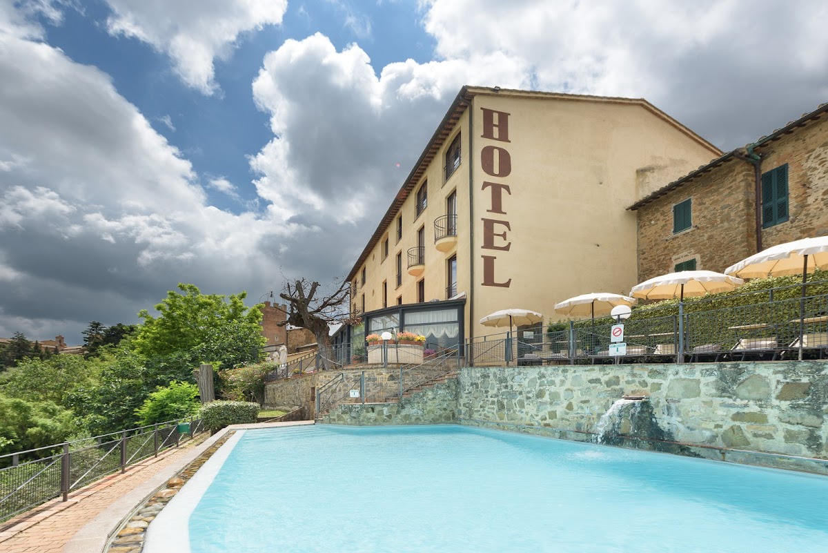 Hotel dei Capitani — Alloggio a Montalcino, Siena