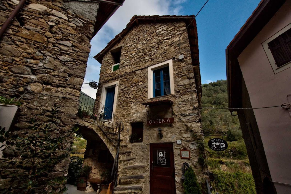 Osteria e Camere La Pecora Nera — Alloggio a Dolceacqua, Imperia