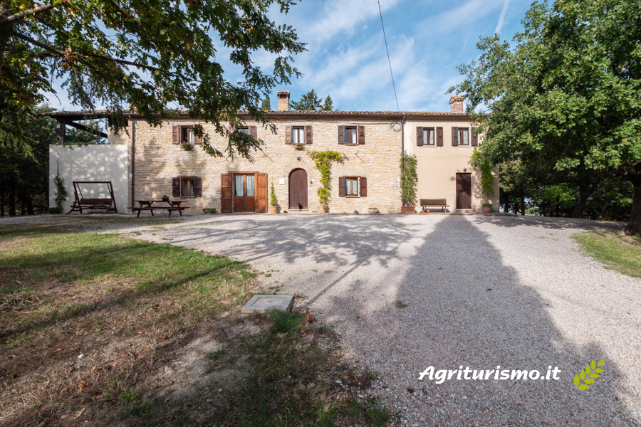 AGRITURISMO FOSSO DEL LUPO - FATTORIA BIOLOGICA — Alloggio a Urbino, Pesaro e Urbino