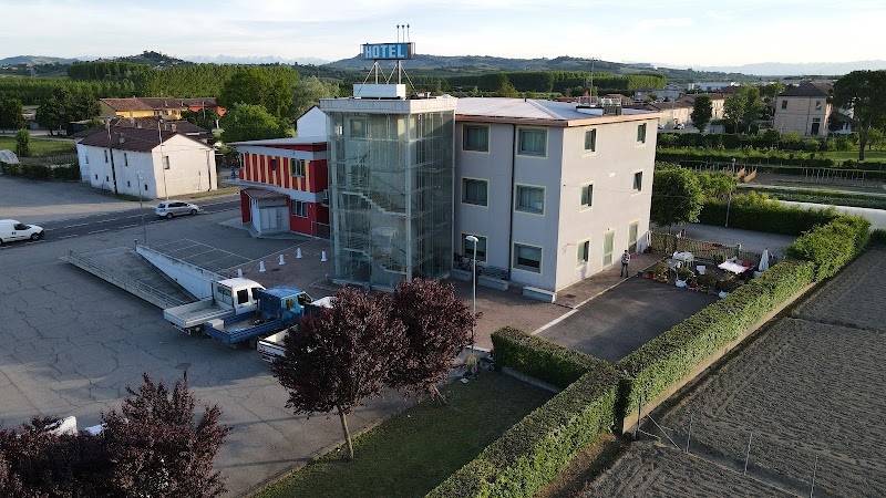 Hotel Medea — Alloggio a Alba, Cuneo
