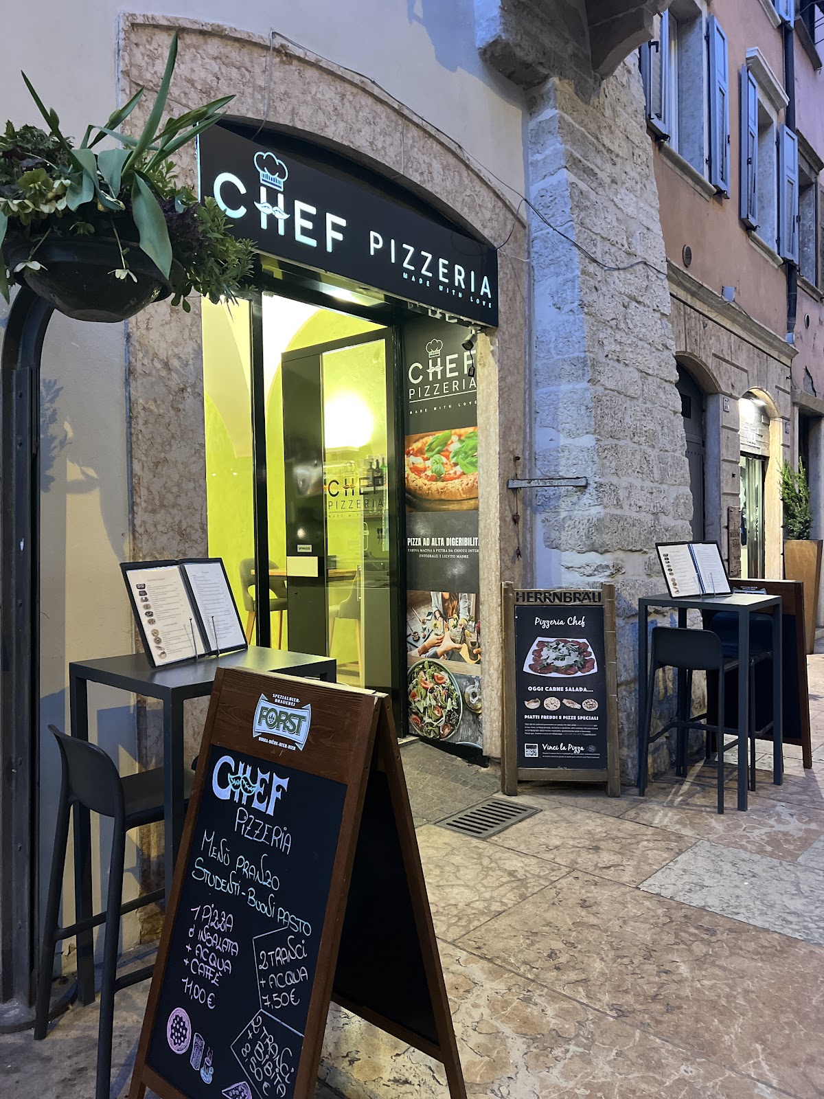 Pizzeria CHEF — Punto di interesse a Trento, Trento