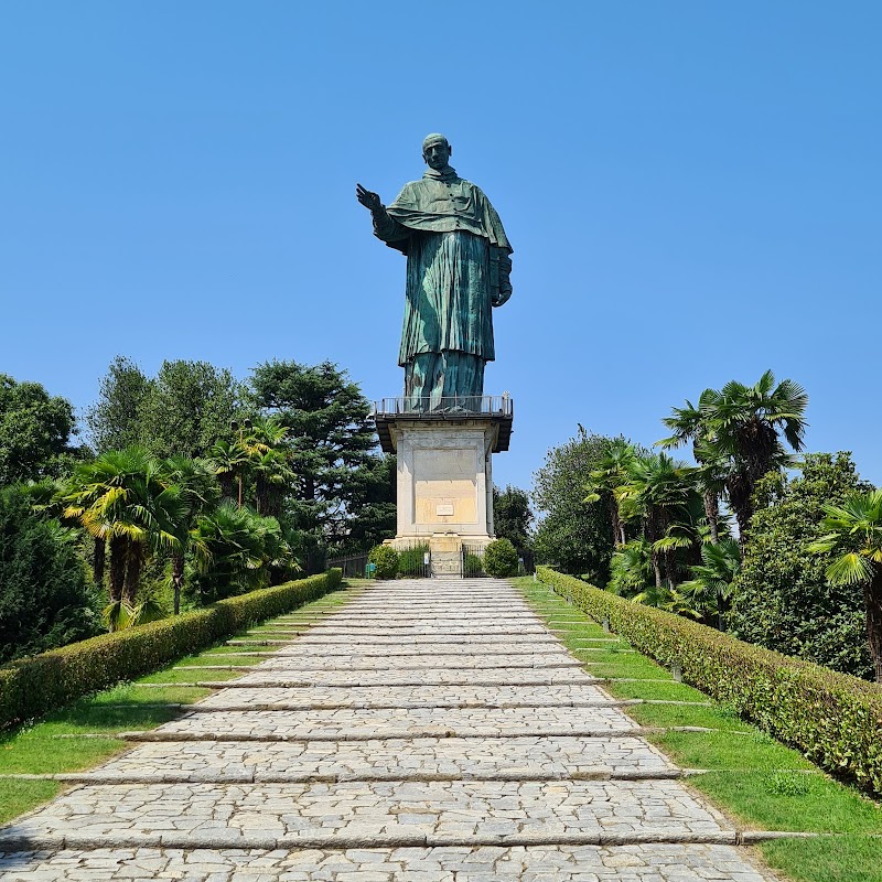 Il gigante di pietra che sfida il cielo