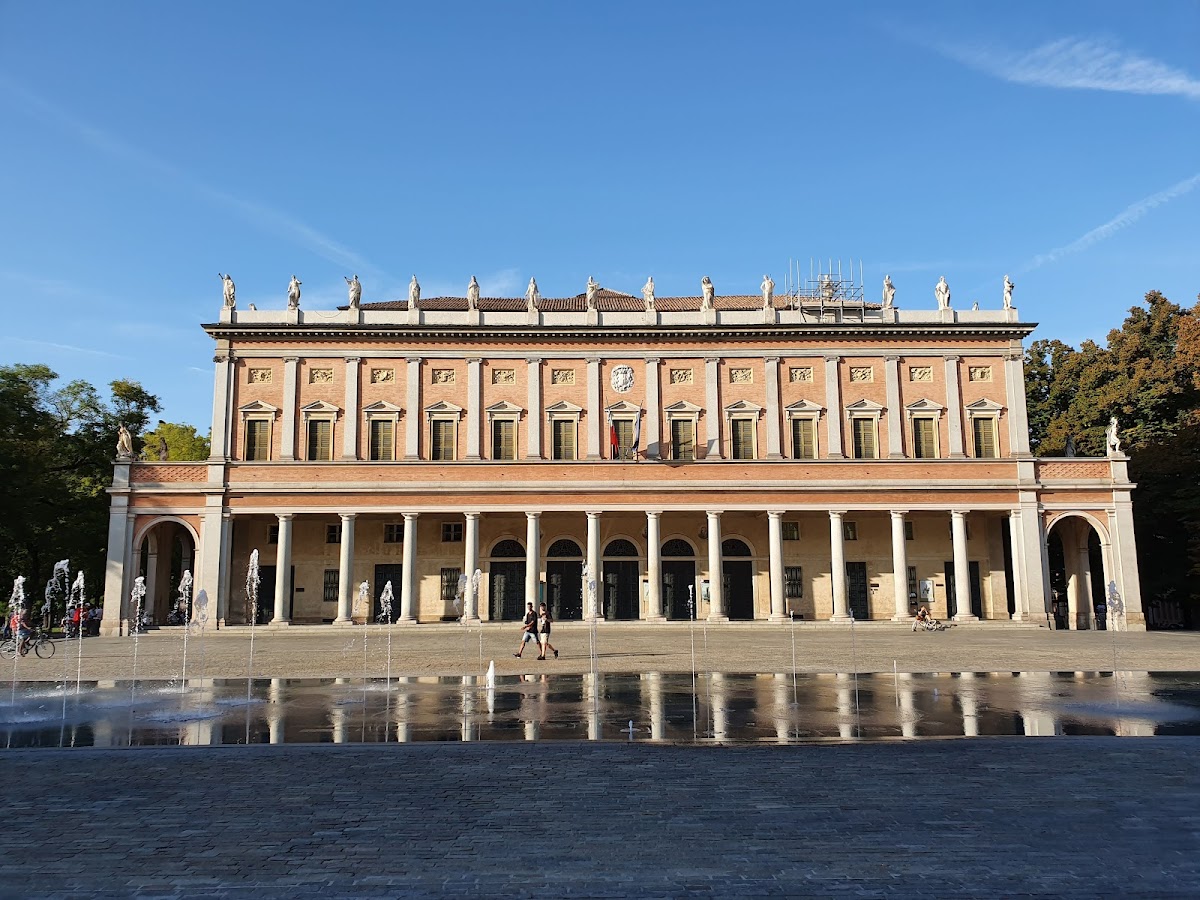 Piazza dei Martiri del 7 Luglio 1960 — Punto di interesse a Reggio Emilia, Reggio Emilia