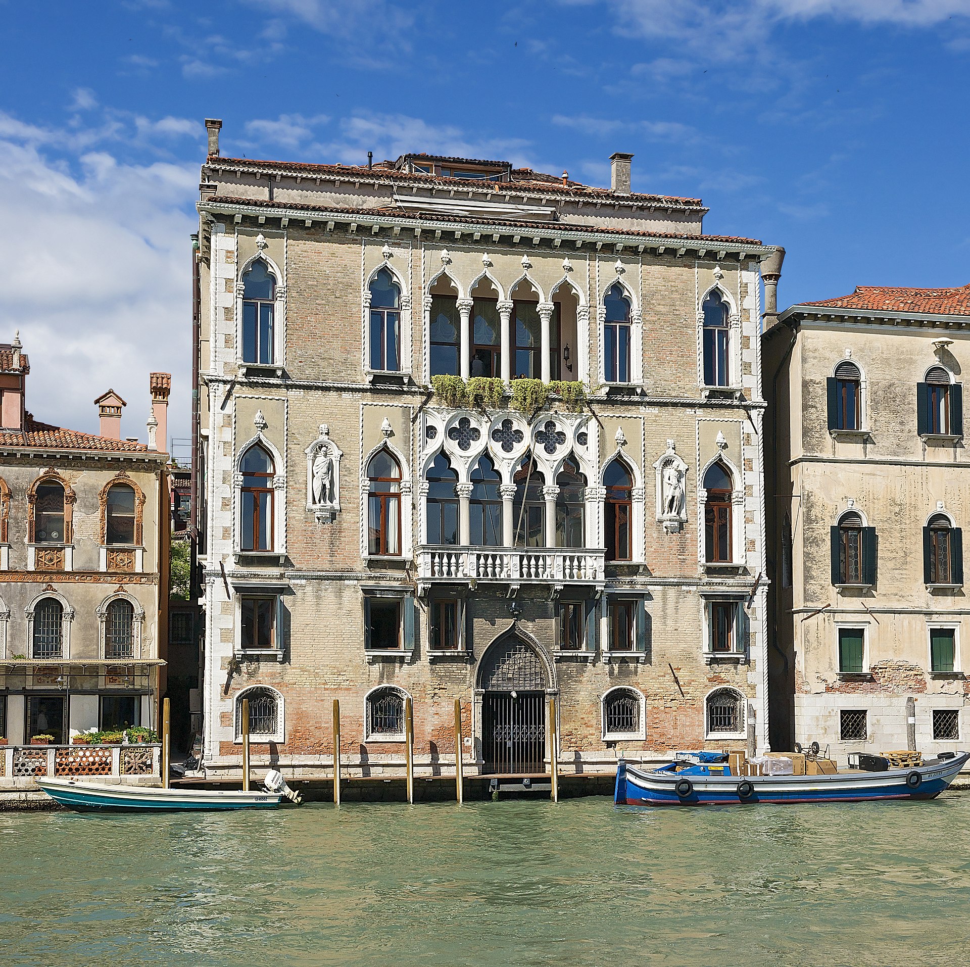 Palazzo Loredan dell'Ambasciatore — Punto di interesse a Venezia, Venezia