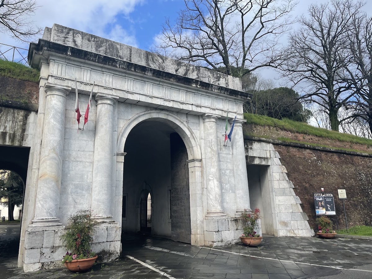 Porta Elisa — Punto di interesse
