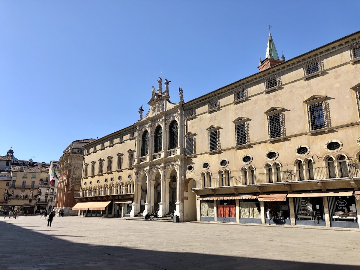 Palazzo del Monte di Pietà (Vicenza) — Punto di interesse a Vicenza, Vicenza