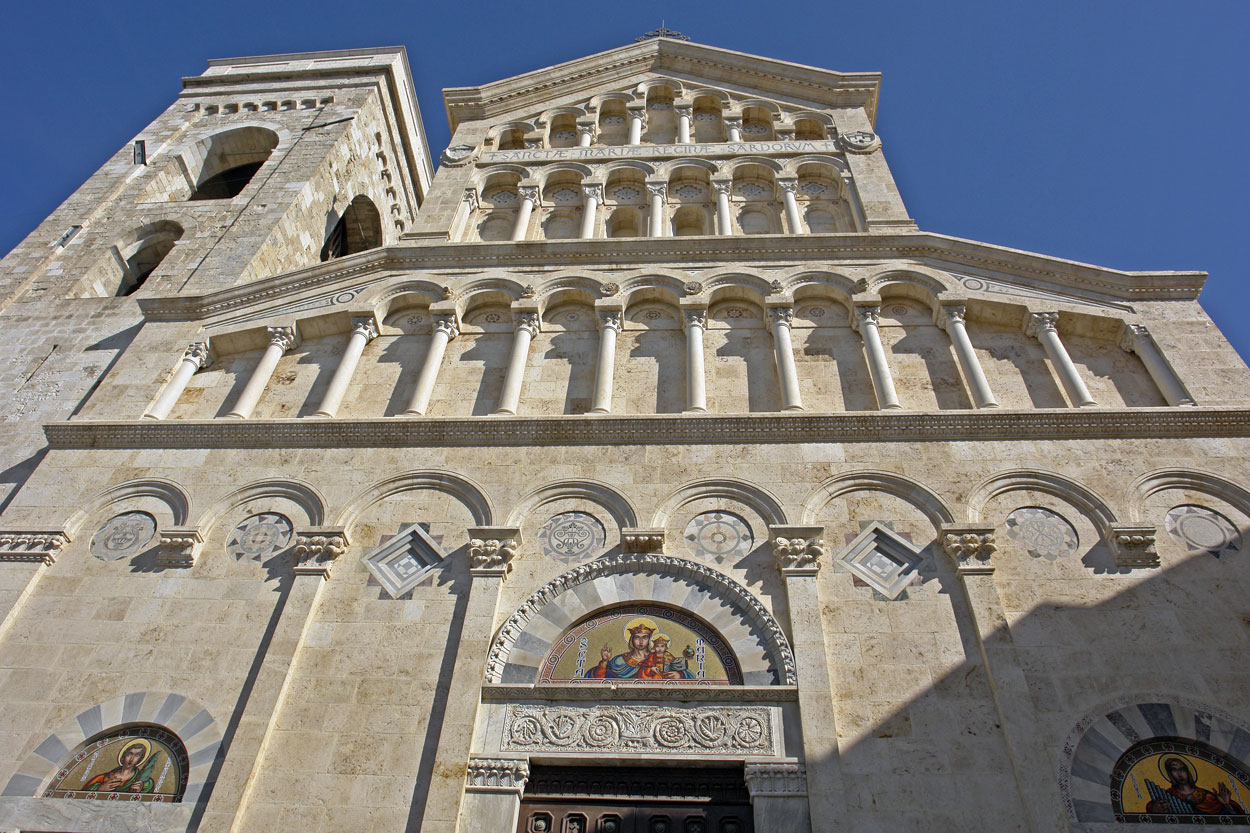 In zona: Cattedrale di Santa Maria Assunta e Santa Cecilia