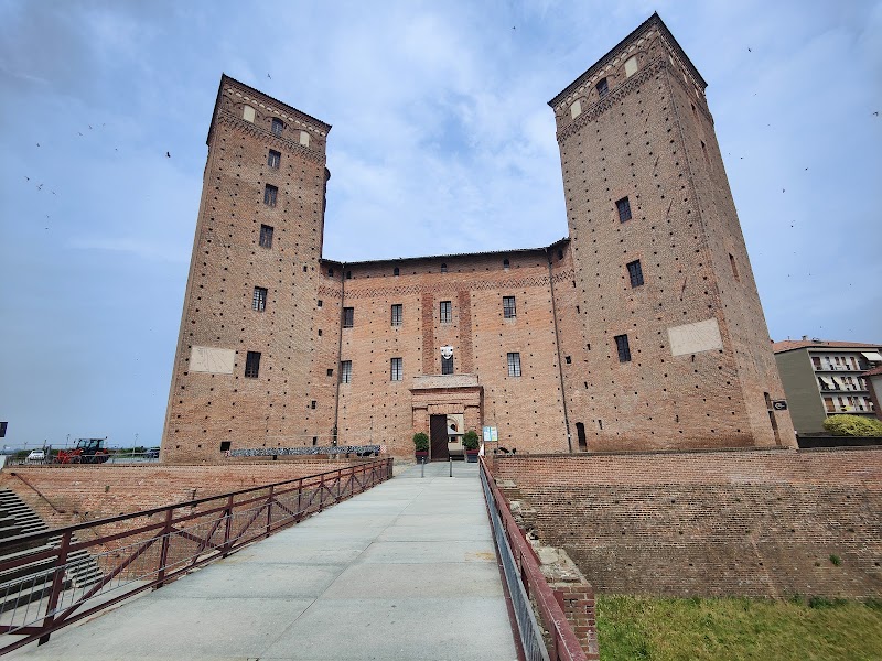 IAT Ufficio Informazioni e Accoglienza Turistica Città di Fossano - Castello degli Acaja — Punto di interesse a Fossano, Cuneo