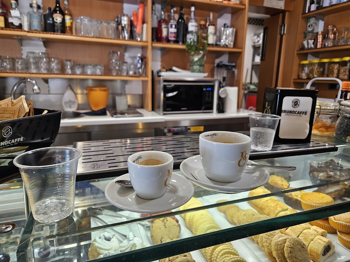 Bar Crescenzio — Punto di interesse a Bari, Bari