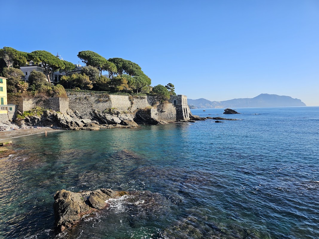 Spiaggia pubblica di Capolungo — Point of interest in Genova, Genova