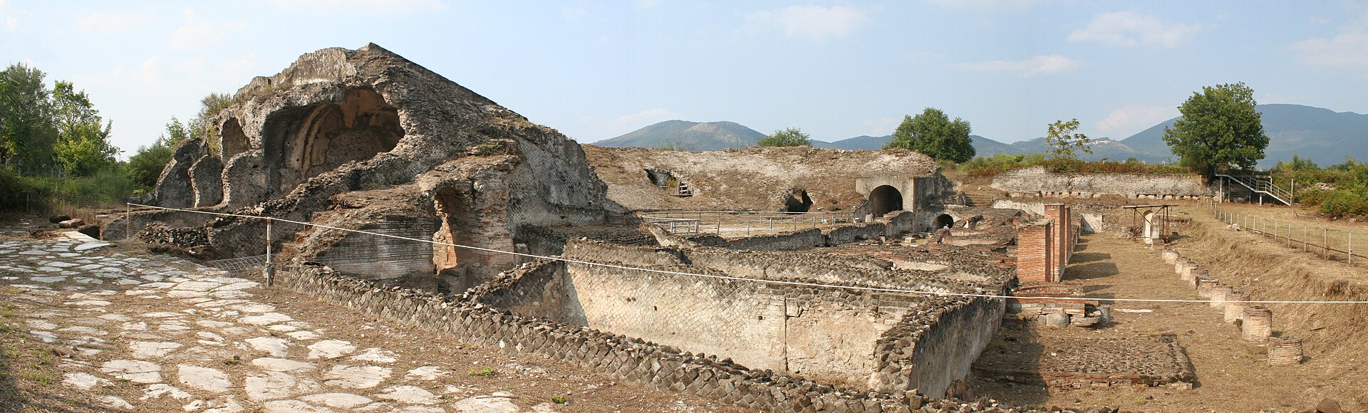 teatro romano di Cales — Punto di interesse , Napoli
