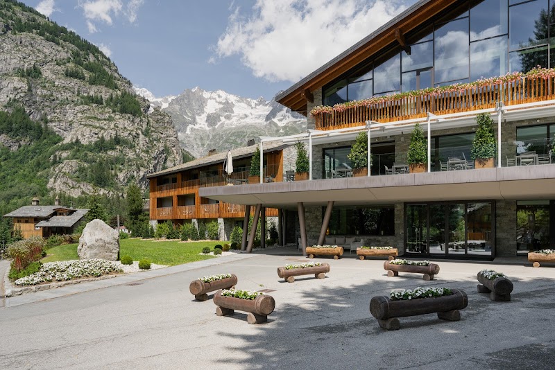 Grand Hotel Courmayeur Mont Blanc — Alloggio a Courmayeur, Piedmont
