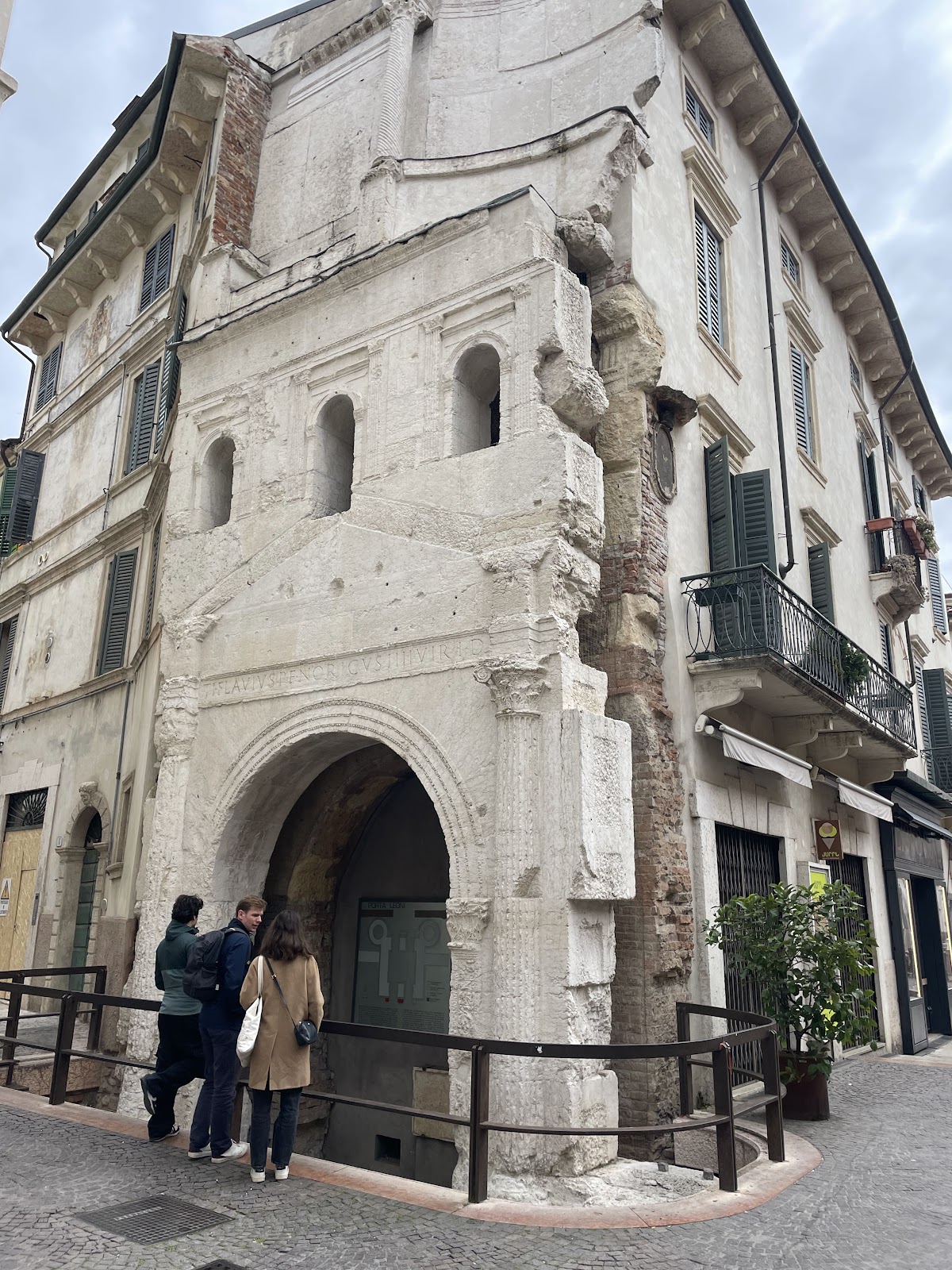 Porta Leoni — Punto di interesse a Verona, Verona