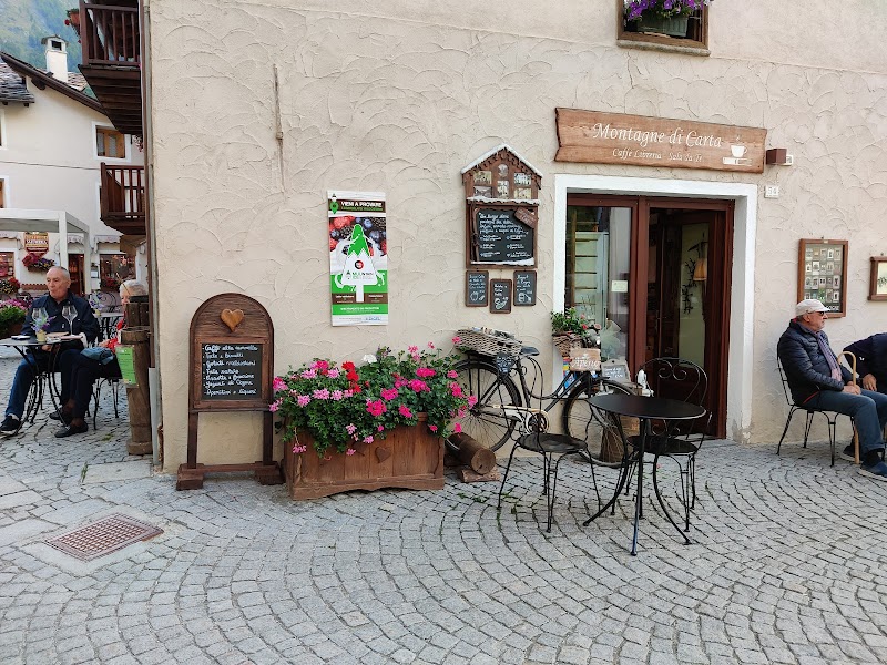 Montagne di Carta - Caffè, Libreria, Sala da Tè — Ristorante a Cogne, Piedmont