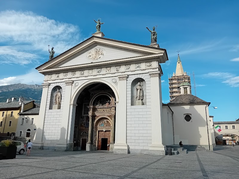 Duomo di Santa Maria Assunta e San Giovanni Battista — Punto di interesse a Aosta, Piedmont