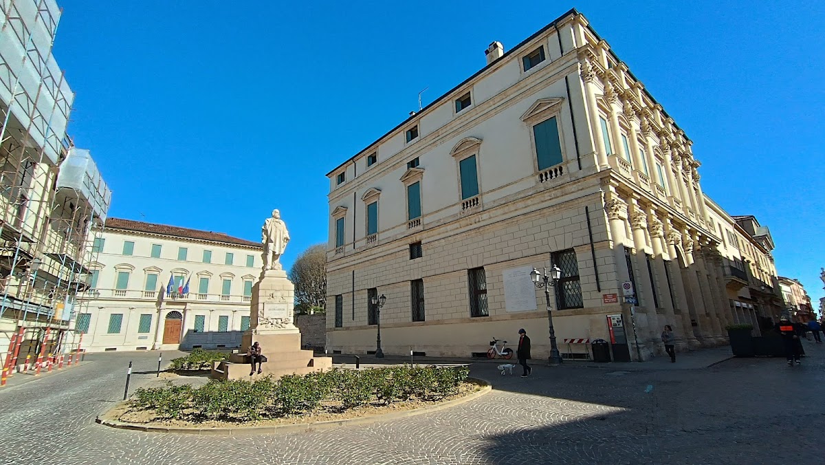Palazzo Thiene Bonin Longare — Punto di interesse a Vicenza, Vicenza