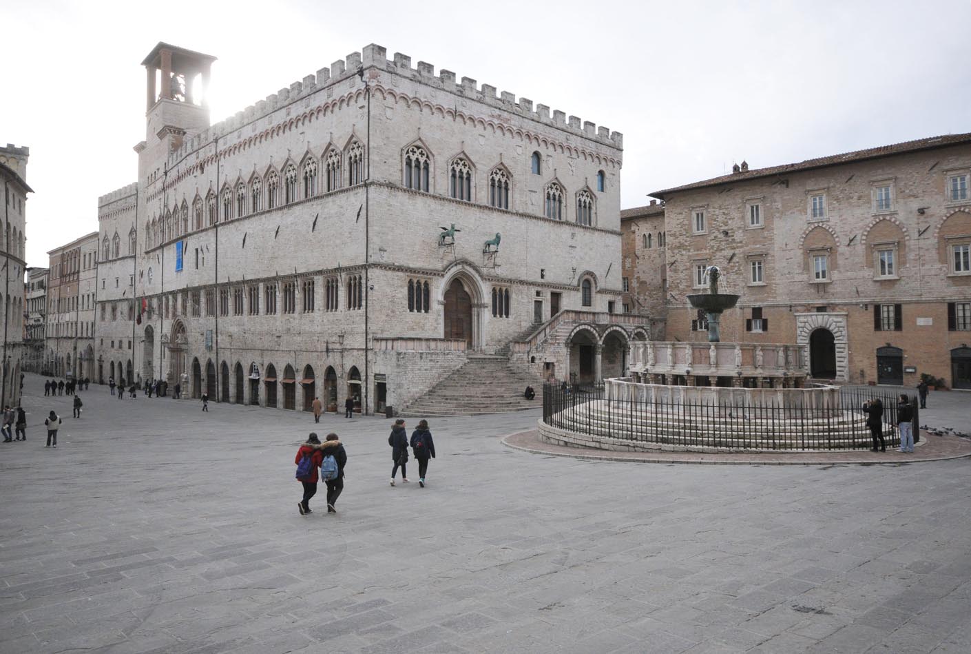 Scopri Piazza IV Novembre
