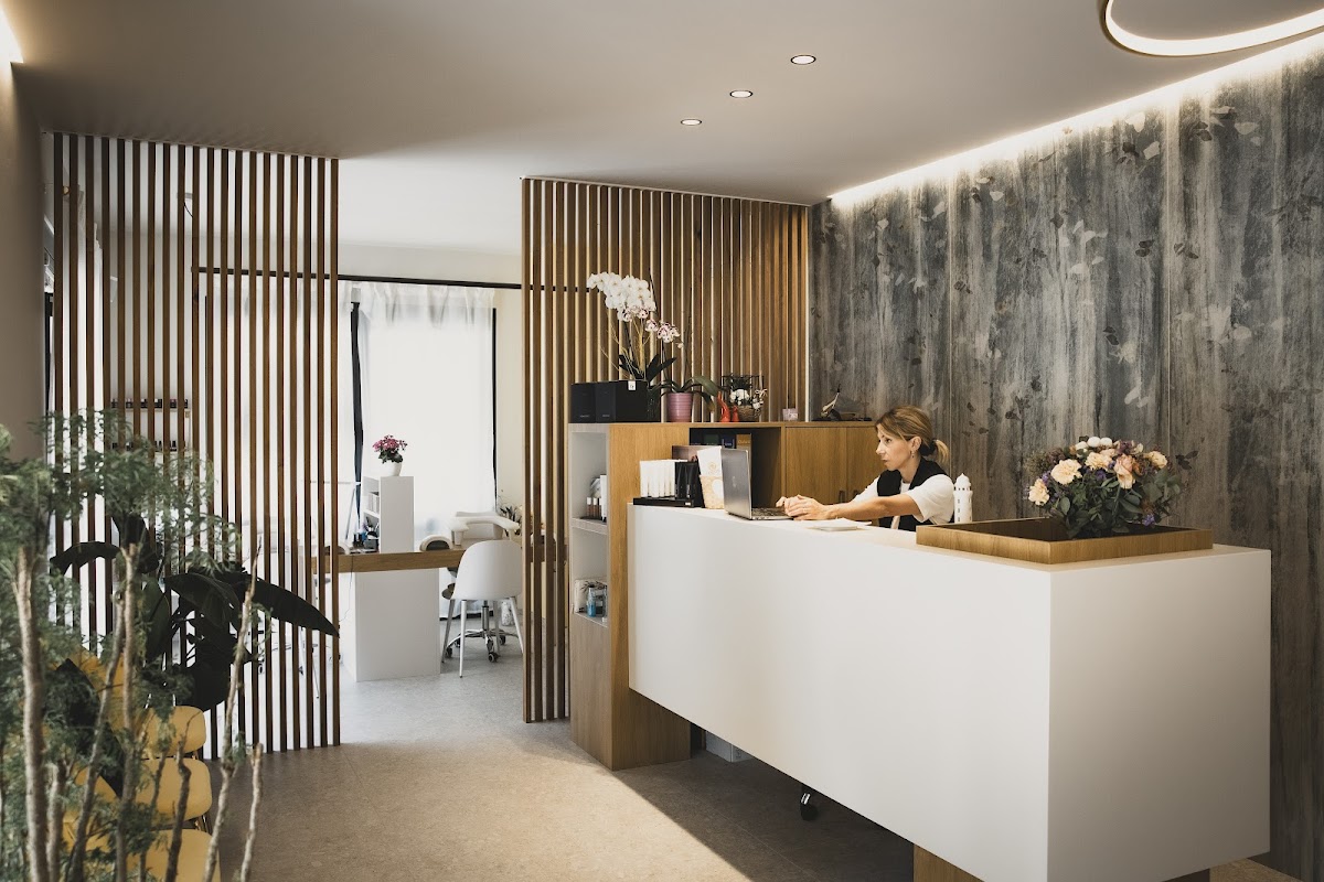 Halos estetica • massaggi — Punto di interesse a Modena, Modena