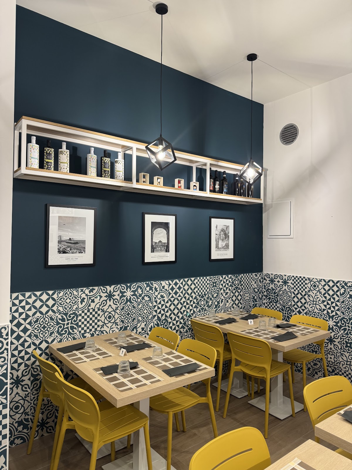 Pizzeria Pavia — Punto di interesse a Napoli, Napoli