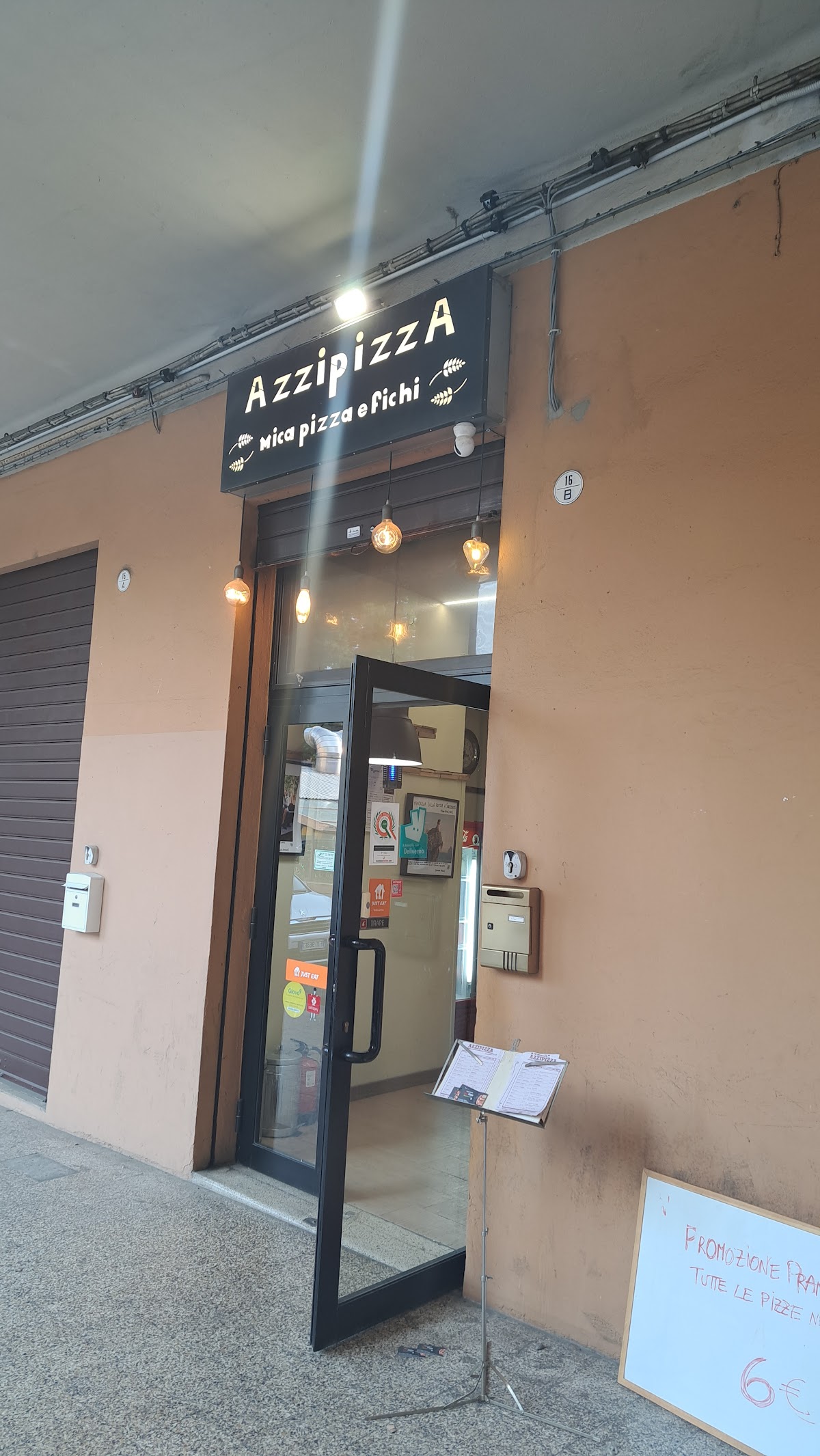 Pizzeria AZZIPIZZA mica pizza e fichi — Punto di interesse a Bologna, Bologna
