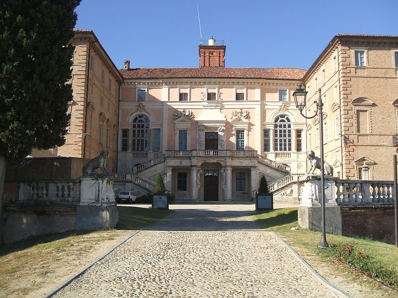 castello di Govone — Punto di interesse , Torino