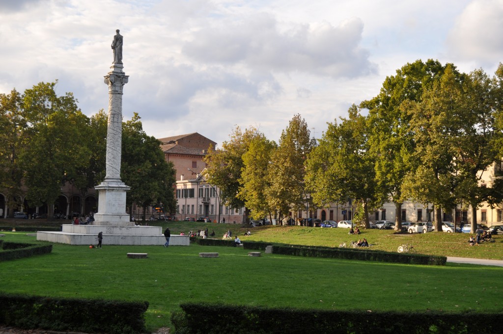 In zona: Piazza Ariostea