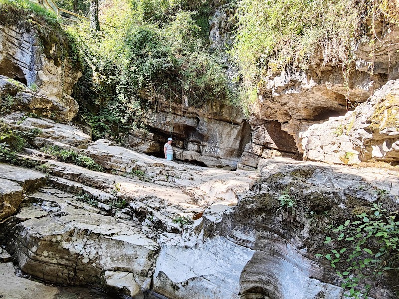 Grotte di Ara