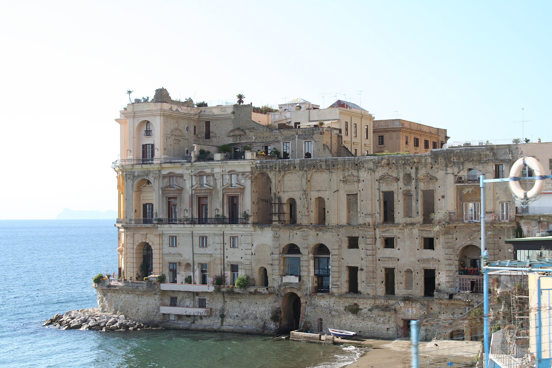 Palazzo Donn'Anna — Punto di interesse a Napoli, Napoli