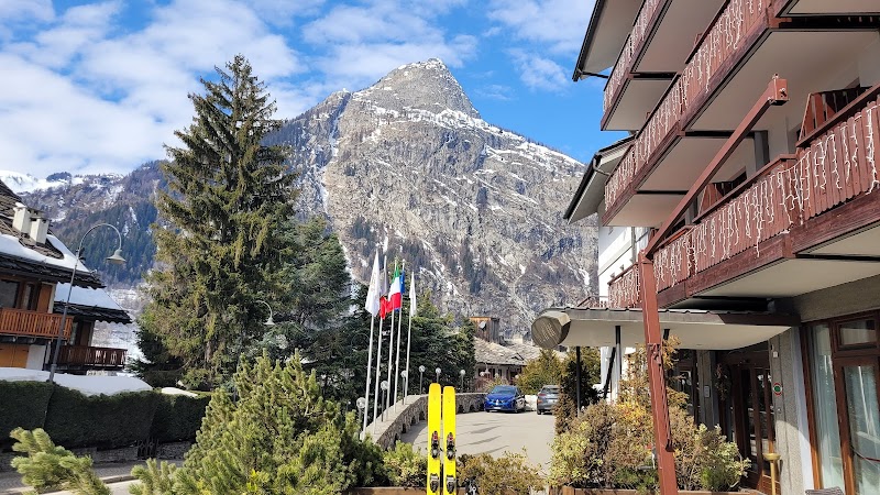 Cresta et Duc Contemporary Alpine Hotel — Ristorante a Courmayeur, Piedmont