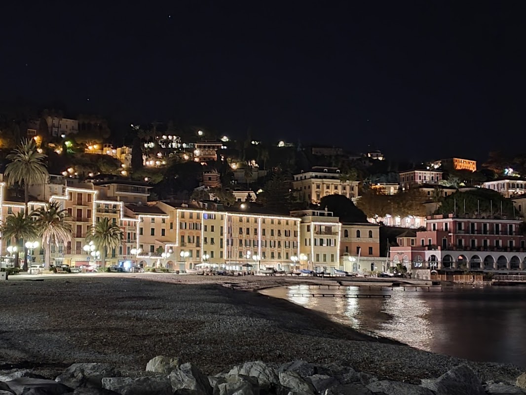 Spiaggia Libera — Punto di interesse a Camogli, Genova