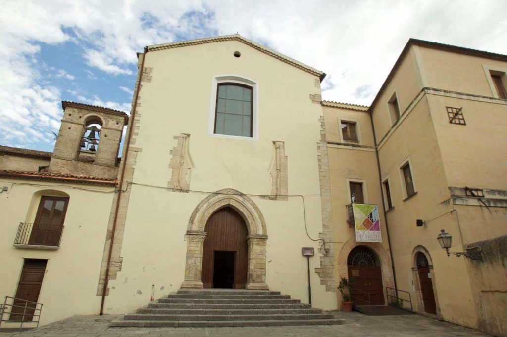 Scopri Museo dei Brettii e degli Enotri