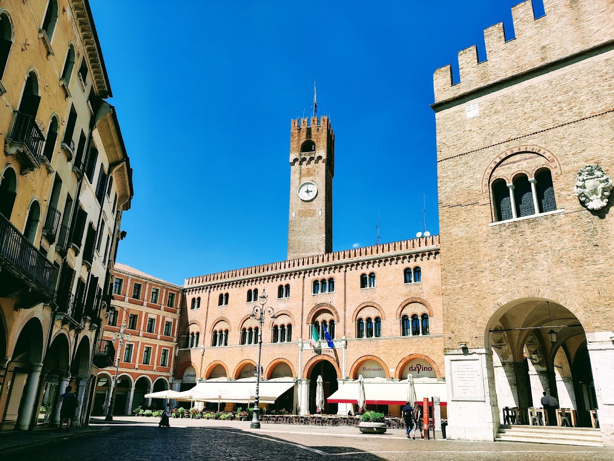 In zona: Loggia dei Cavalieri