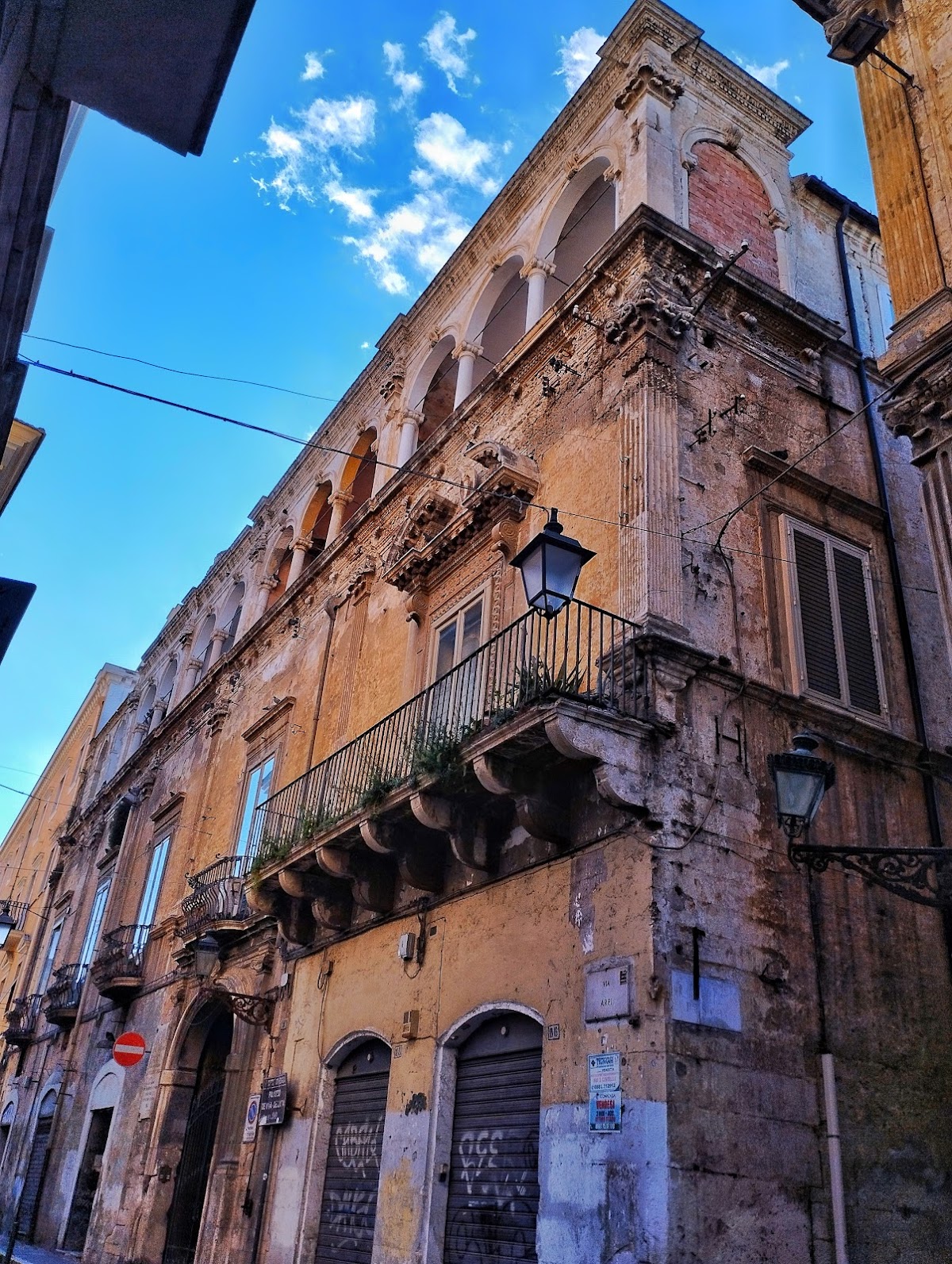 Palazzo De Vita - De Luca — Punto di interesse a Foggia, Foggia
