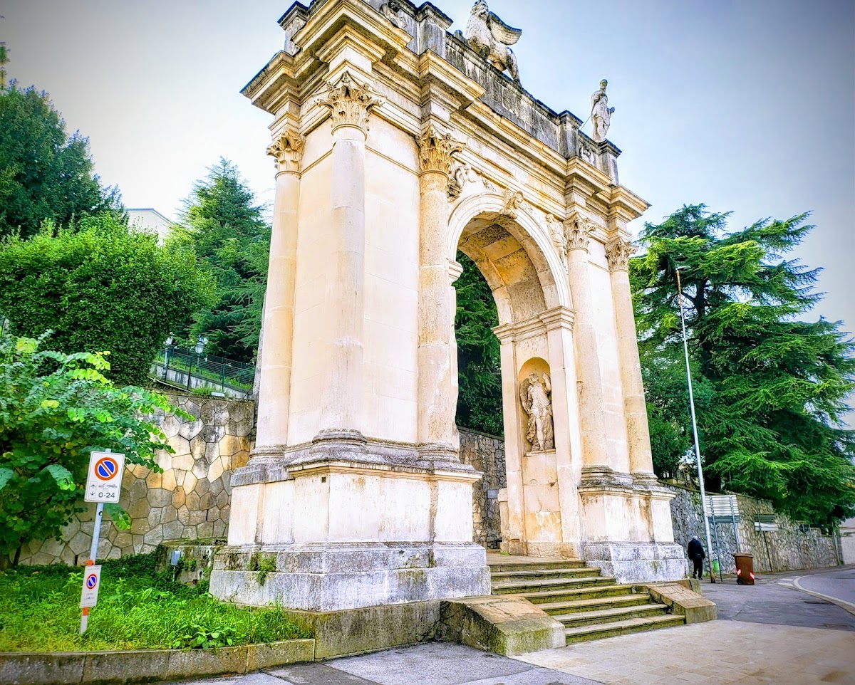 Arco delle Scalette — Punto di interesse a Vicenza, Vicenza