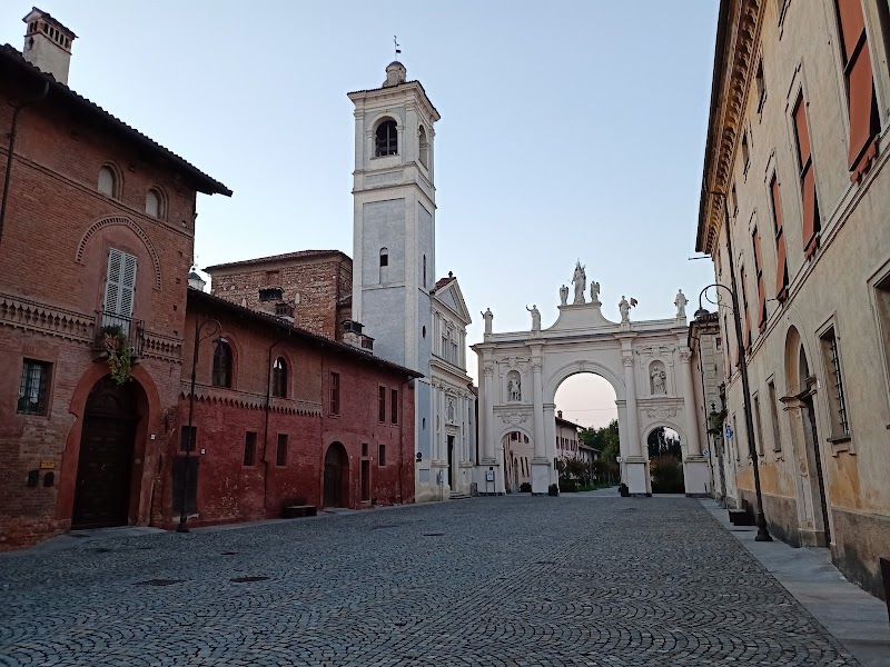 Chiesa Di Sant'Agostino Cherasco — Punto di interesse a Cherasco, Cuneo
