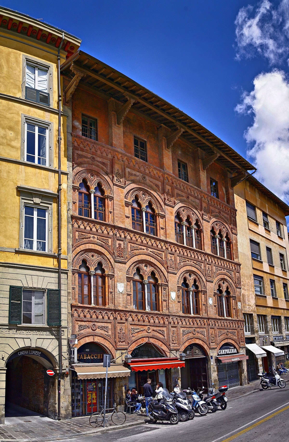 Palazzo Agostini o dell'Ussero o Rosso — Punto di interesse a Pisa, Pisa