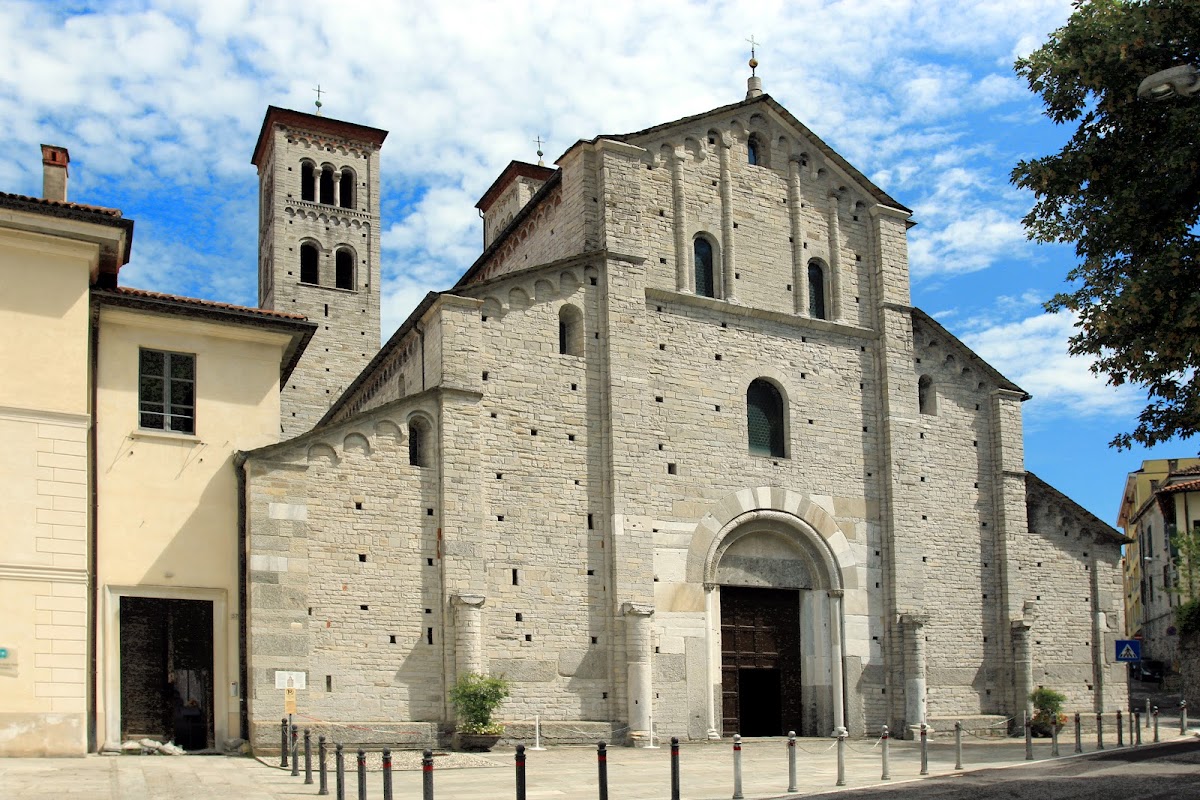 Basilica di Sant'Abbondio — Punto di interesse a Como, Como