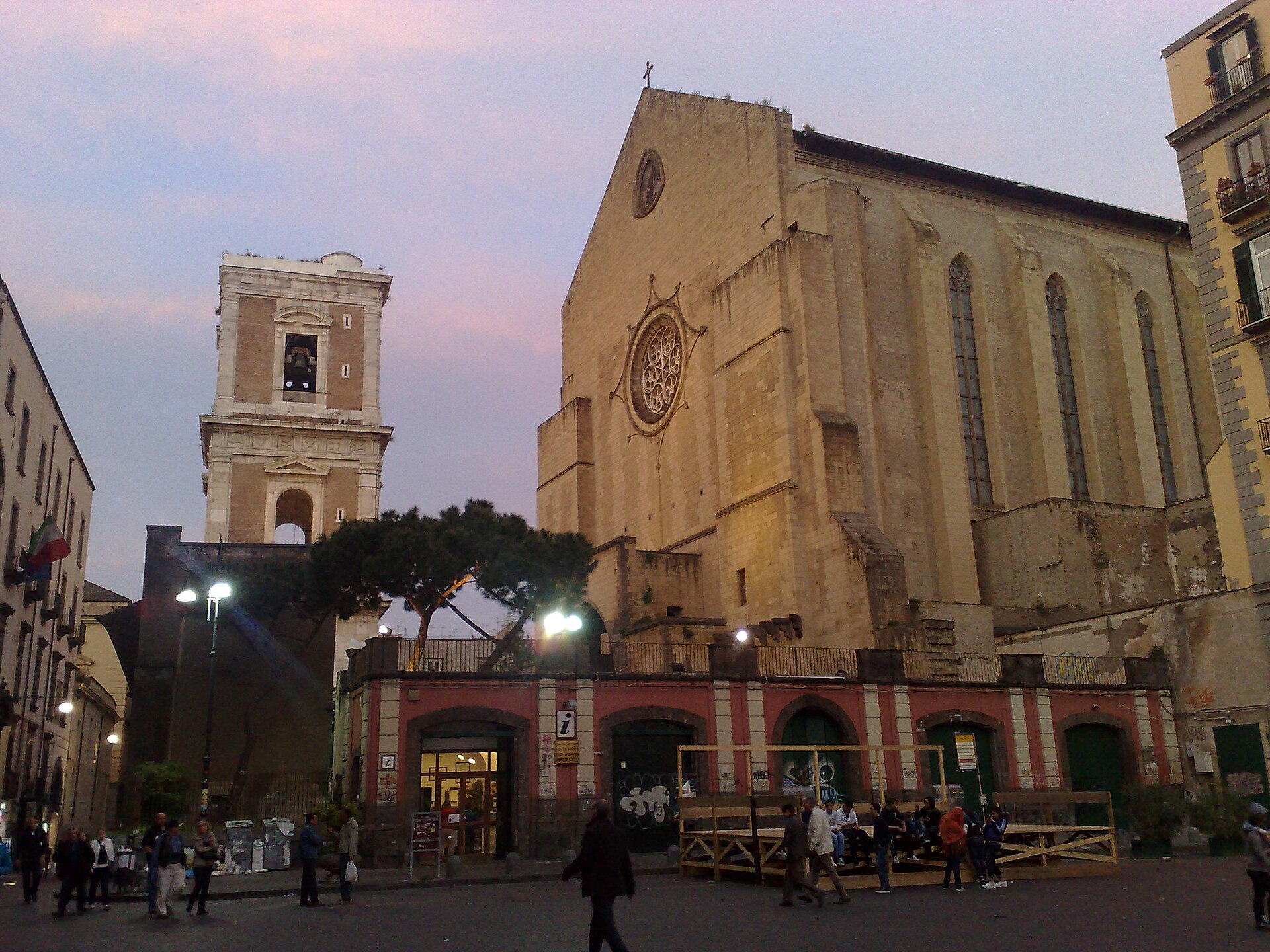 Basilica di Santa Chiara — Punto di interesse a Napoli, Napoli
