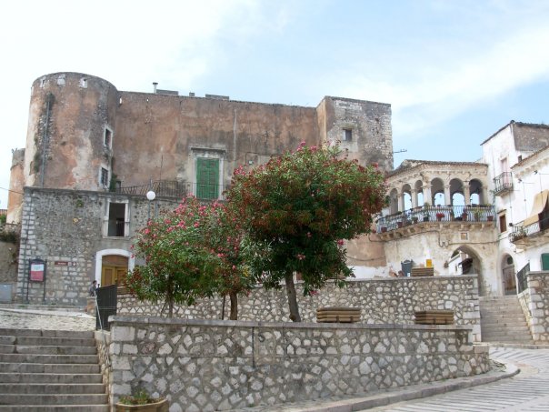 castello normanno-aragonese di San Nicandro Garganico — Punto di interesse , Bari