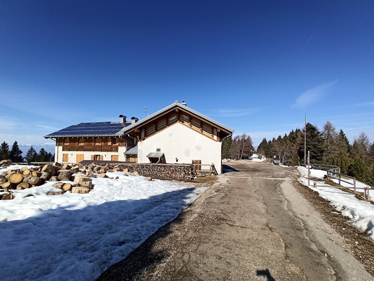 Rifugio Monte Zugna — Punto di interesse a Rovereto, Trento