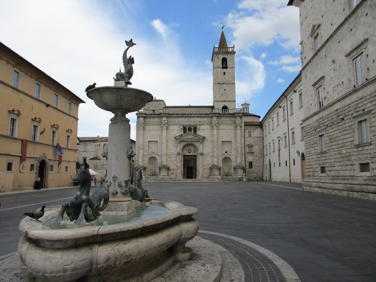 Piazza Arringo — Punto di interesse a Ascoli Piceno, Ascoli Piceno