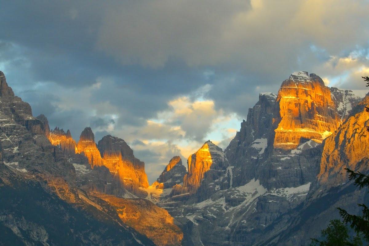 Guide Alpine Madonna di Campiglio Scuola di alpinismo e sci alpinismo — Ponto de interesse in Madonna di Campiglio, Trento