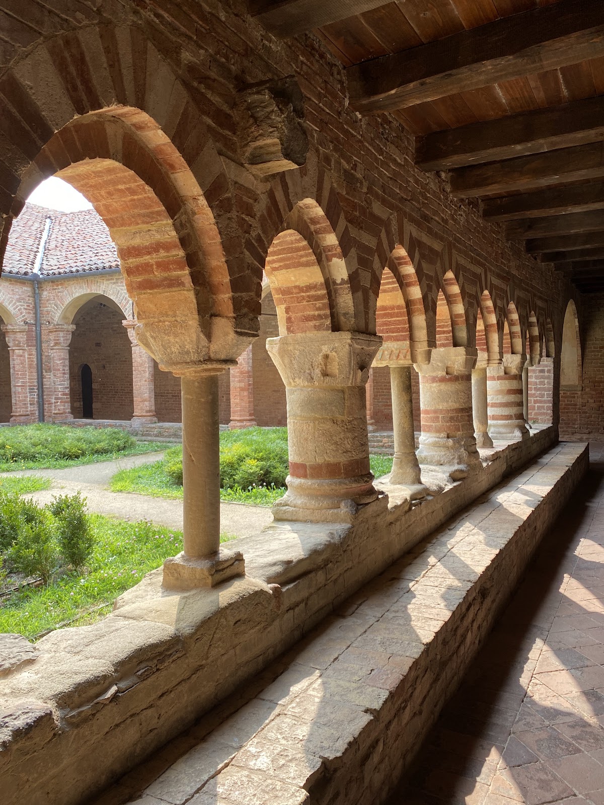Abbazia di Vezzolano — Punto di interesse a Albugnano, Asti