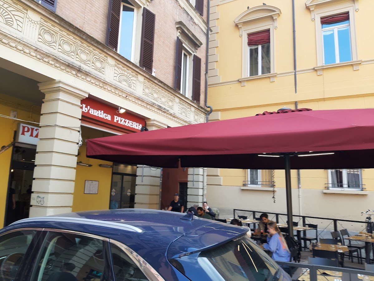 Scopri L'Antica Pizzeria da Michele Bologna