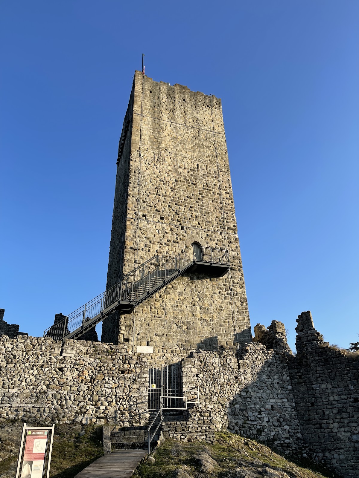 Castello Baradello — Punto di interesse a Como, Como